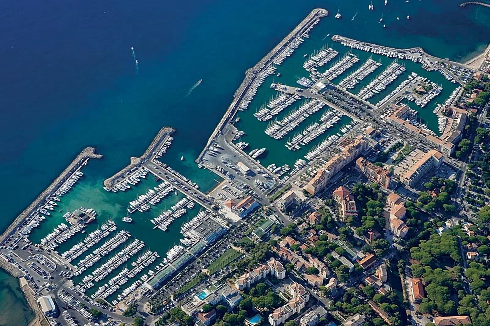 Vue aérienne du port de Hyères
